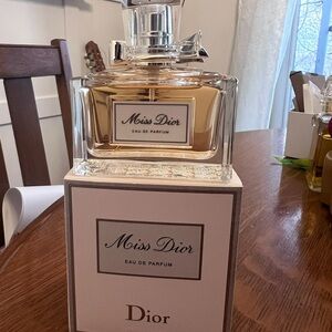 Dior Miss Dior Eau de Parfum in Elegant Gold and White